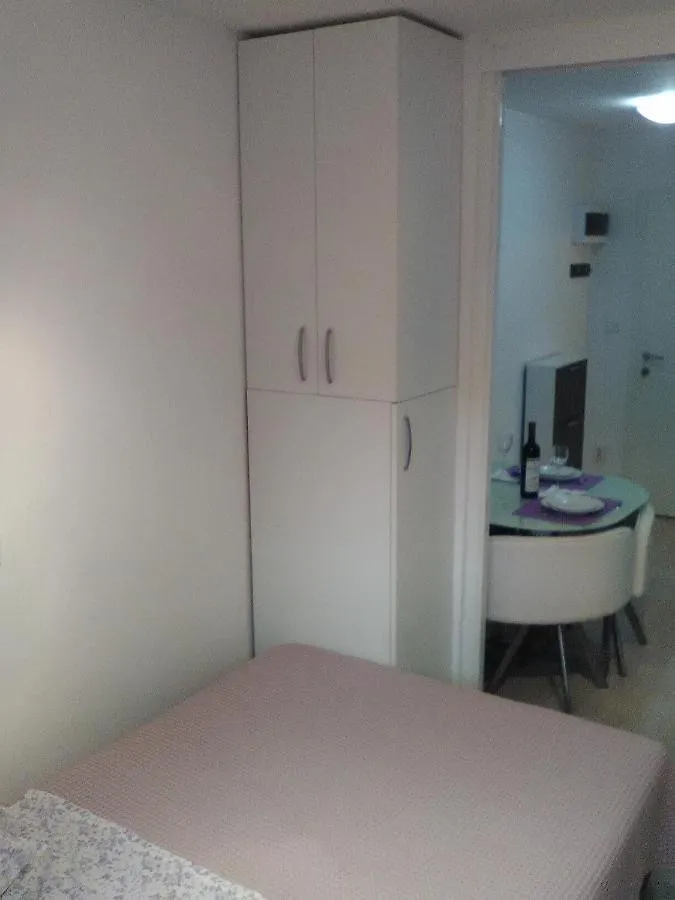 Apartment Studio Apartman Ana Split