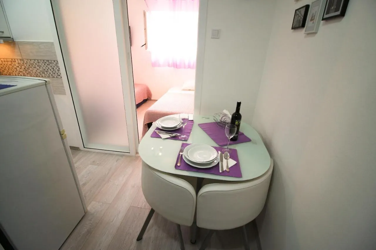 Studio Apartman Ana Split Apartment